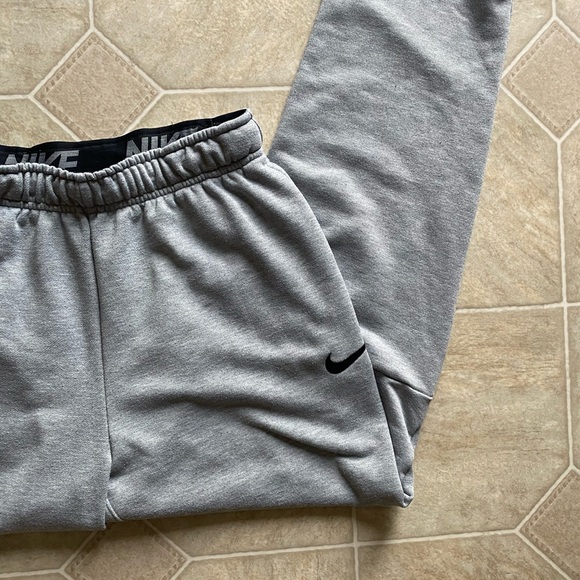 Nike Sweatpants - Picture 2 of 6